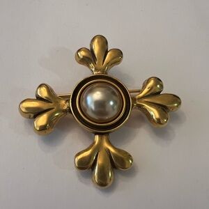 Vintage Lindsay Boyer Gold Tone Leaf Pearl Center Pin Brooch